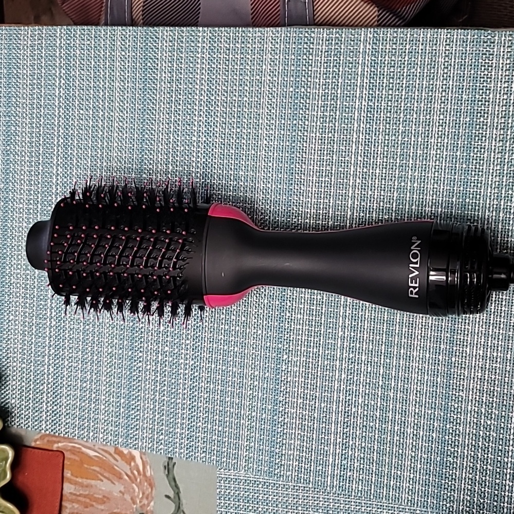 Revlon One-Step™ Volumizer Blow-Dry Brush 1.0 - Picture 2 of 7